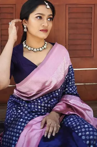 Blue silk blend banarasi saree with unstitched blouse piece