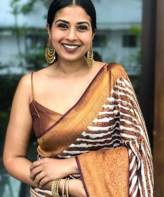 Copper white silk blend banarasi saree with unstitched blouse piece 3