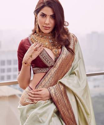 Pista maroon silk blend banarasi saree with unstitched blouse piece 4