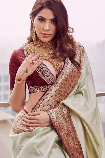 Pista maroon silk blend banarasi saree with unstitched blouse piece