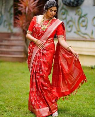 Red silk blend banarasi saree with unstitched blouse piece 2