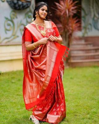 Red silk blend banarasi saree with unstitched blouse piece 5
