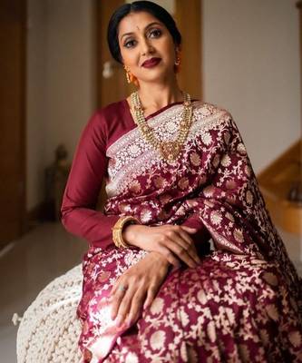 Maroon silk blend banarasi saree with unstitched blouse piece 5