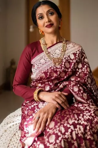 Maroon silk blend banarasi saree with unstitched blouse piece