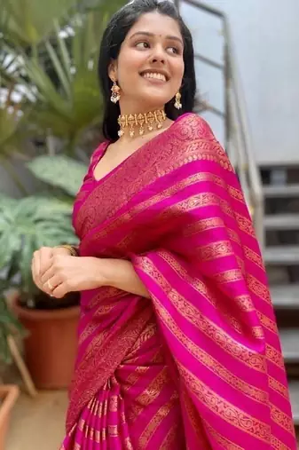 Pink silk blend banarasi saree with unstitched blouse piece