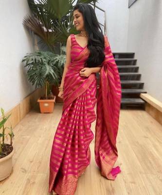 Pink silk blend banarasi saree with unstitched blouse piece 5