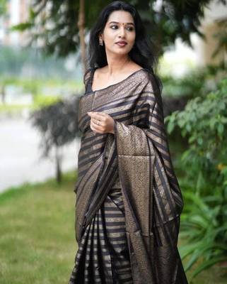 Black silk blend banarasi saree with unstitched blouse piece 5