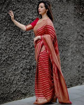 Red silk blend banarasi saree with unstitched blouse piece 2