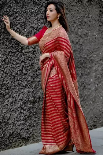 Red silk blend banarasi saree with unstitched blouse piece