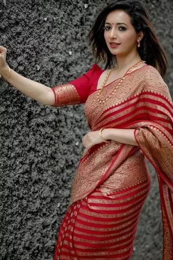 Red silk blend banarasi saree with unstitched blouse piece