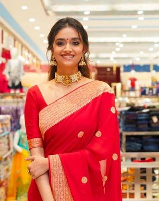 Red silk blend banarasi saree with unstitched blouse piece 1