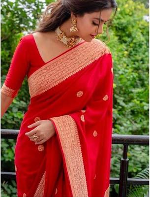 Red silk blend banarasi saree with unstitched blouse piece 3