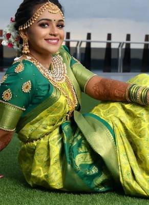 Parrot green silk blend banarasi saree with unstitched blouse piece 2