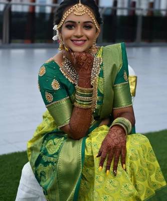 Parrot green silk blend banarasi saree with unstitched blouse piece 3