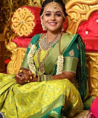 Parrot green silk blend banarasi saree with unstitched blouse piece 5