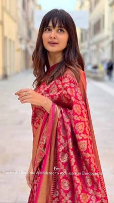 Red silk blend banarasi saree with unstitched blouse piece 1