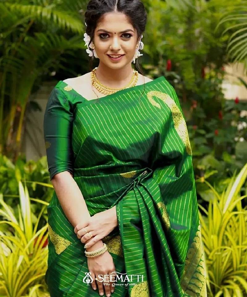 Green soft silk blend banarasi jacuard work designer party wear saree with unstitched blouse piece