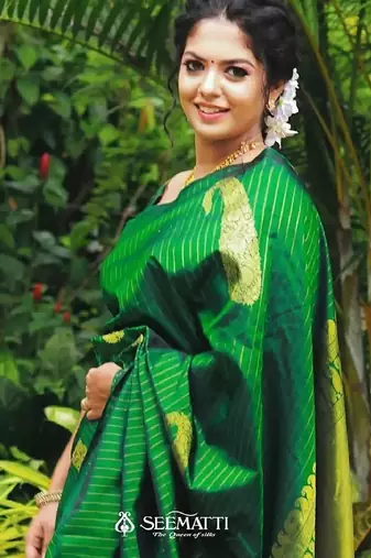 Green silk blend banarasi saree with unstitched blouse piece