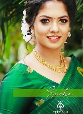 Green silk blend banarasi saree with unstitched blouse piece 4