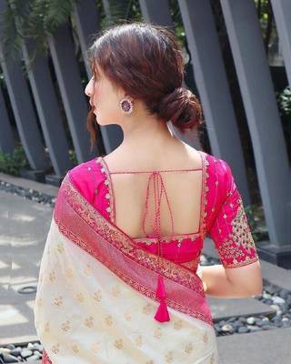 White pink silk blend banarasi saree with unstitched blouse piece 3