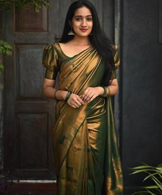 Green silk blend banarasi saree with unstitched blouse piece 2