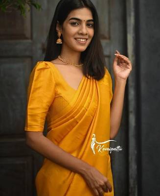 Yellow silk blend banarasi saree with unstitched blouse piece 5