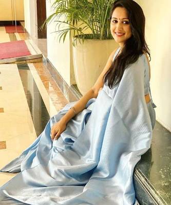 Sky blue silk blend banarasi saree with unstitched blouse piece 3