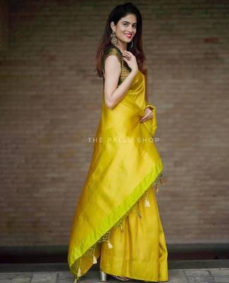 Yellow silk blend banarasi saree with unstitched blouse piece 3