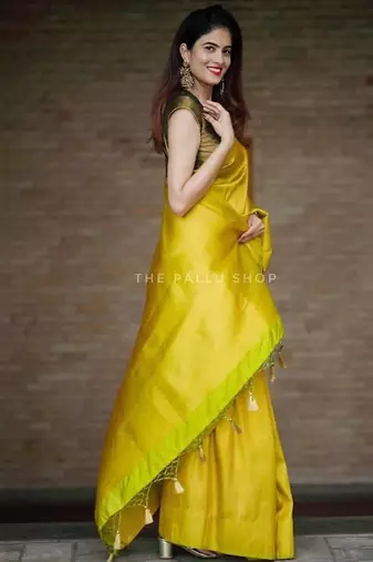 Yellow silk blend banarasi saree with unstitched blouse piece