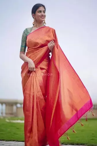 Red silk blend banarasi saree with unstitched blouse piece