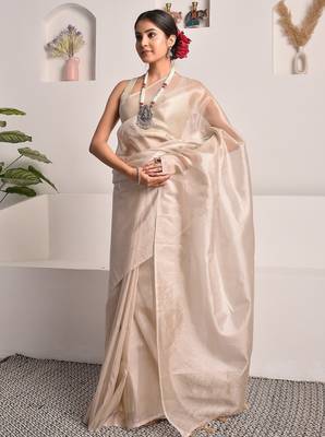 Pearl white tissue saree with unstitched blouse piece 2