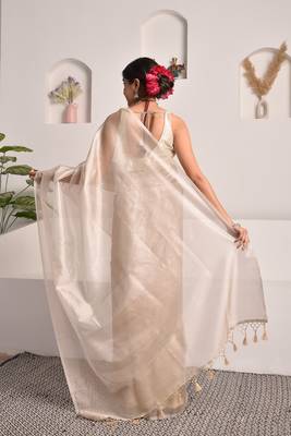 Pearl white tissue saree with unstitched blouse piece 4