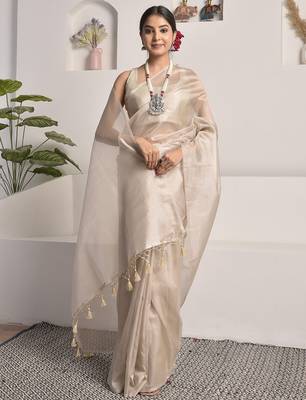 Pearl white tissue saree with unstitched blouse piece 5