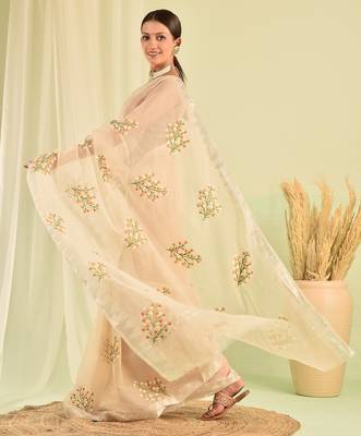 Beige hand embroidered floral kota doria saree 4