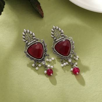 maroon stone oxidised silver dangle earrings 1