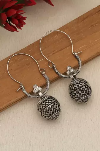 white alloy earrings with oxidised stone drop work
