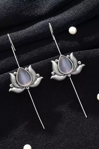 light pink alloy ear cuff with glass stone drop