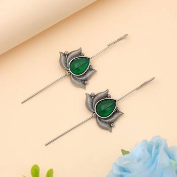 green alloy ear cuff with stone drop design 1