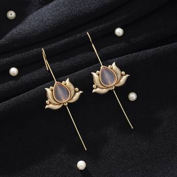 light pink alloy ear cuff with gold plated stone work 2