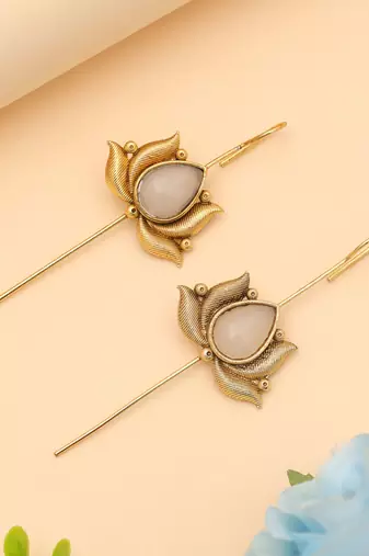 Off white color oxidised ear cuff