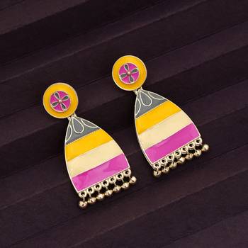 multi alloy earrings with gold dangle design 2