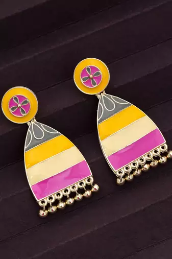 multi alloy earrings with gold dangle design