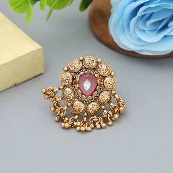 pink alloy ring with matte gold stone work 1