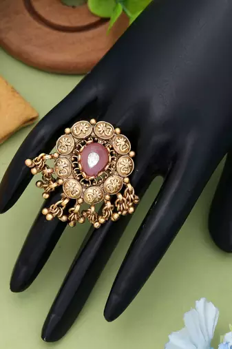 pink alloy ring with matte gold stone work