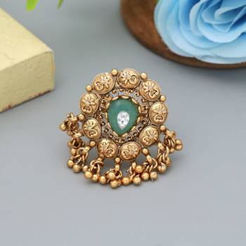 pista green alloy ring with adjustable gold stone design 1