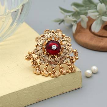 red alloy ring with matte gold stone work 1