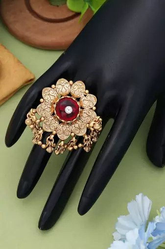 red alloy ring with matte gold stone work