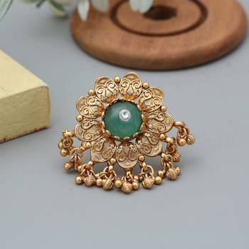 pista green alloy ring with matte gold stone work 1