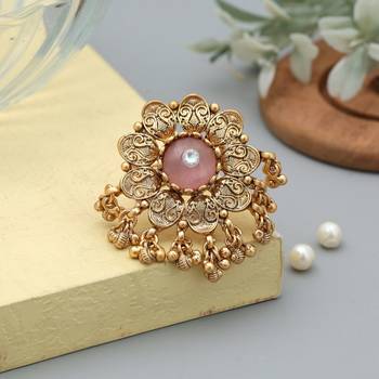 pink alloy ring with gold plated stone design 1