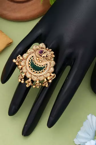 green alloy ring with gold matte glass design
